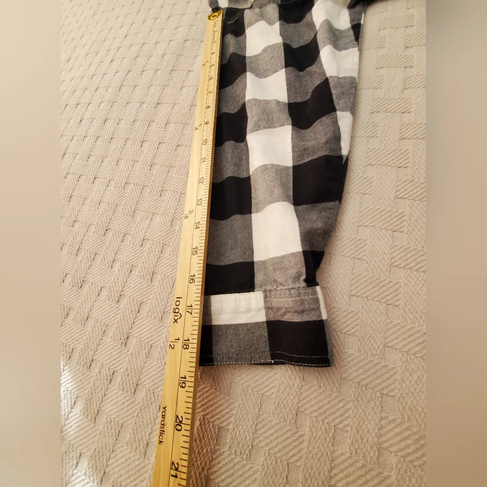 Old Navy Black & White Buffalo Plaid Boyfriend Popover Flannel Shirt - Picture 9 of 11